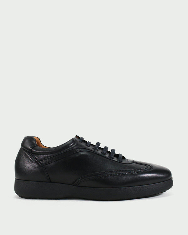 Tott & Co. Sneaker